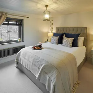 Host & - Acorn Guisborough